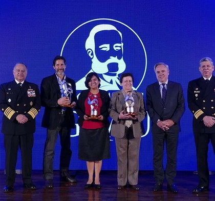 Directora de ESCAES recibe Premio Nacional HONESTIDAD